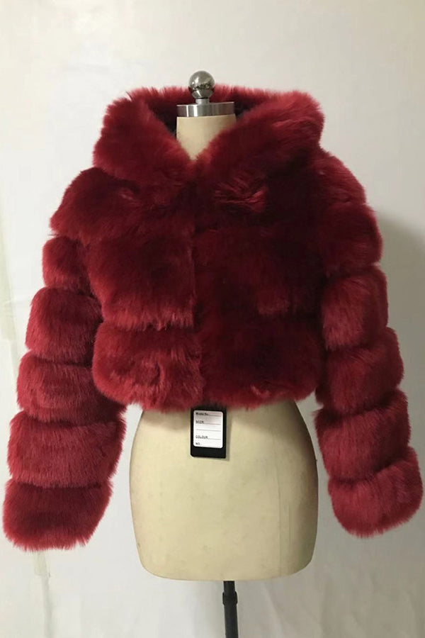 Chaqueta corta de piel sintética con capucha para mujer