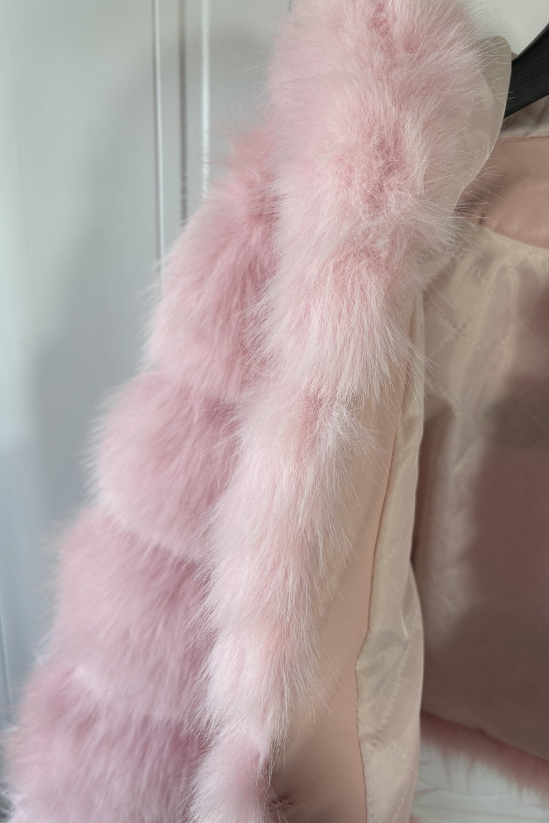 Chaqueta corta de piel sintética con capucha para mujer
