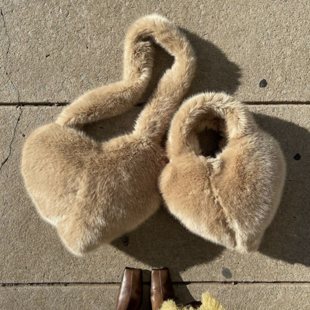 Sac à bandoulière en fausse fourrure Fuzzy Heart Bag pour femme